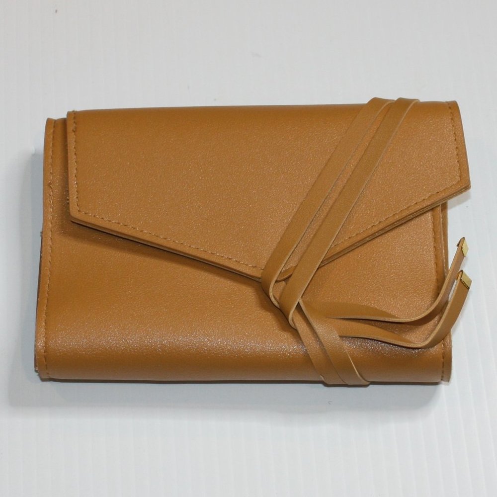 Glass Ladder & Co. Katherine Tech Organizer Roll in Honey Brand New MSRP $35